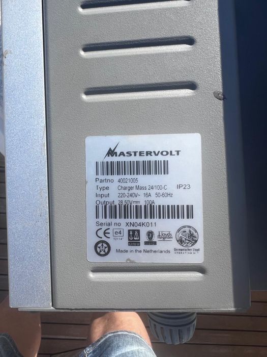 Mastervolt - charger mass 24/100-c