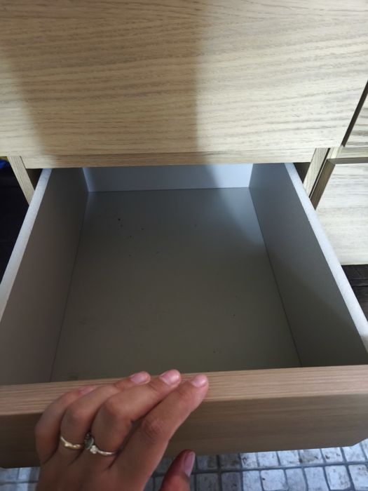 Mesa de cabeceira malm