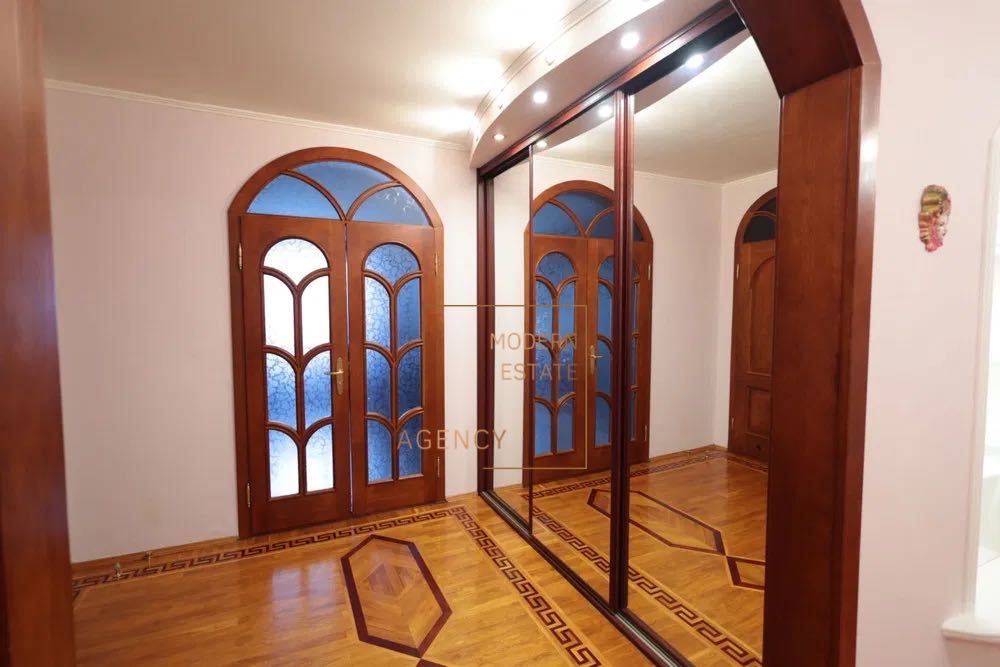 3-кімнатна квартира 104 м² біля м. Позняки з ремонтом та технікою|без%