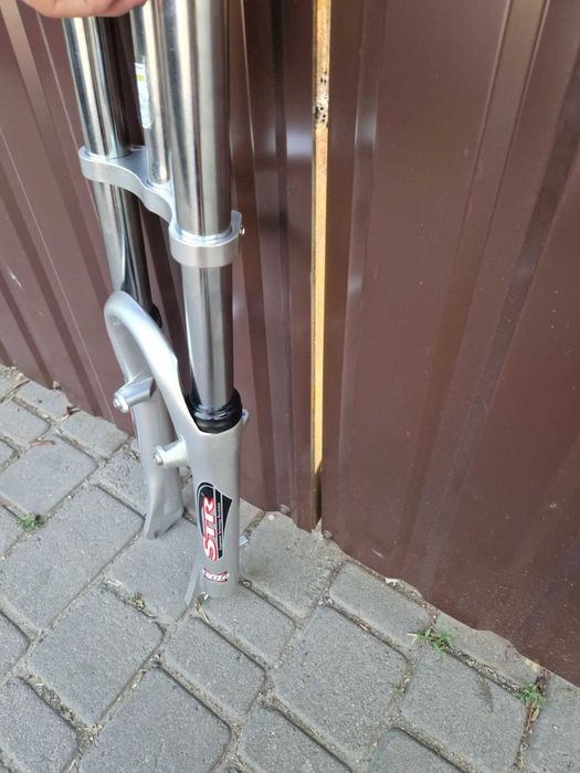 Новая, крутая двухкоронная алюминиевая вилка на велосипед. Колесо-26