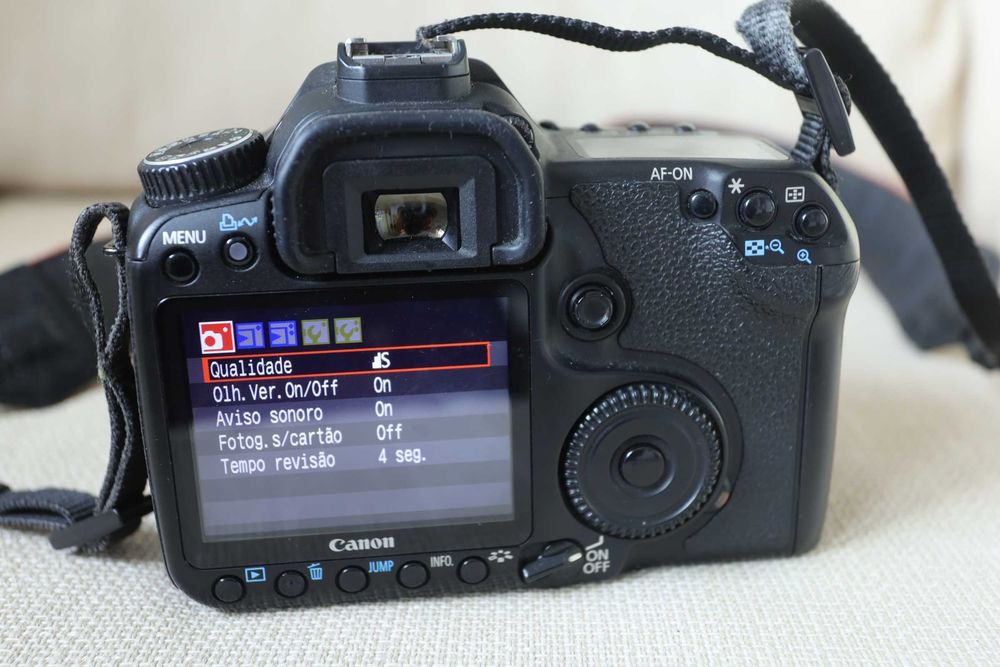 Canon EOS 40 D + Lente 18x55 mm  F/ 3.5- 5.6