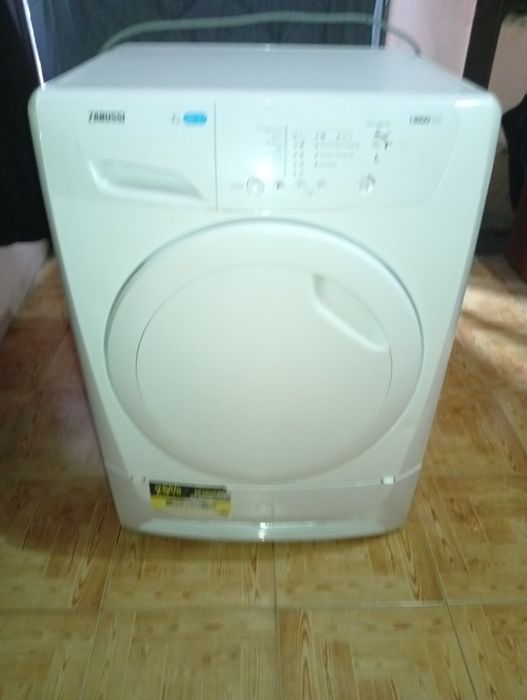 Máquina de secar zanussi