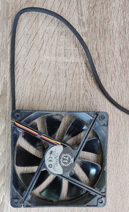 Wentylator Thermaltake 3-pin 12cm średnicy