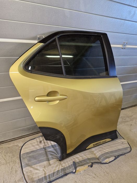 Drzwi prawy lewy tył Yaris Cross