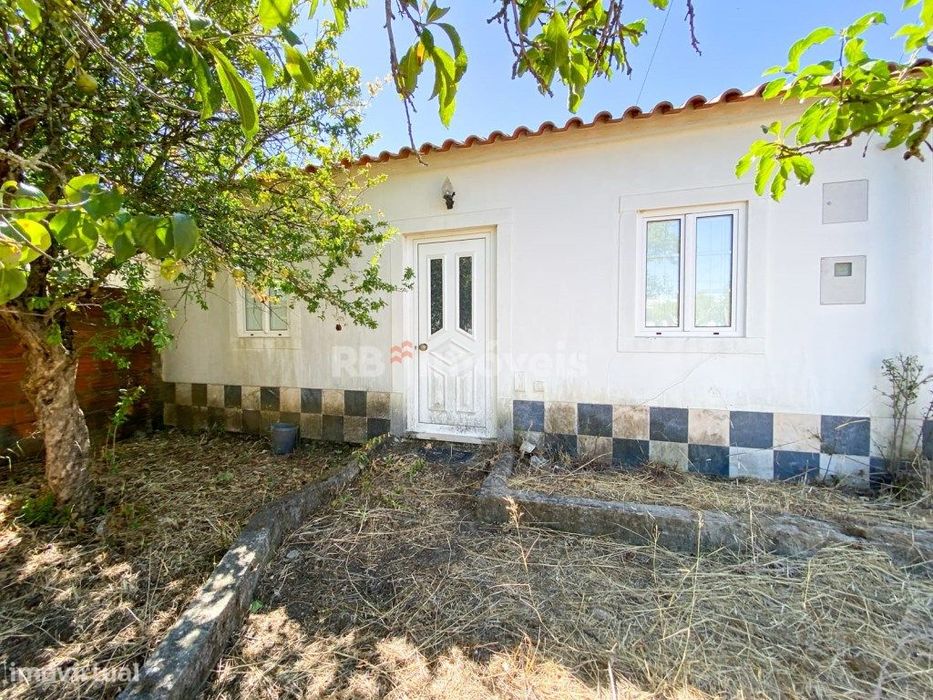 Moradia Térrea T2 com garagem e terreno