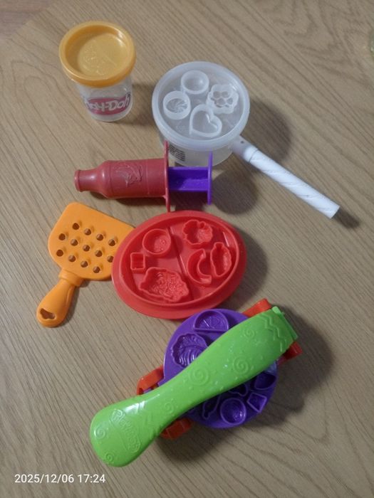 Набір інструментів Play-Doh  для ліплення та творчості