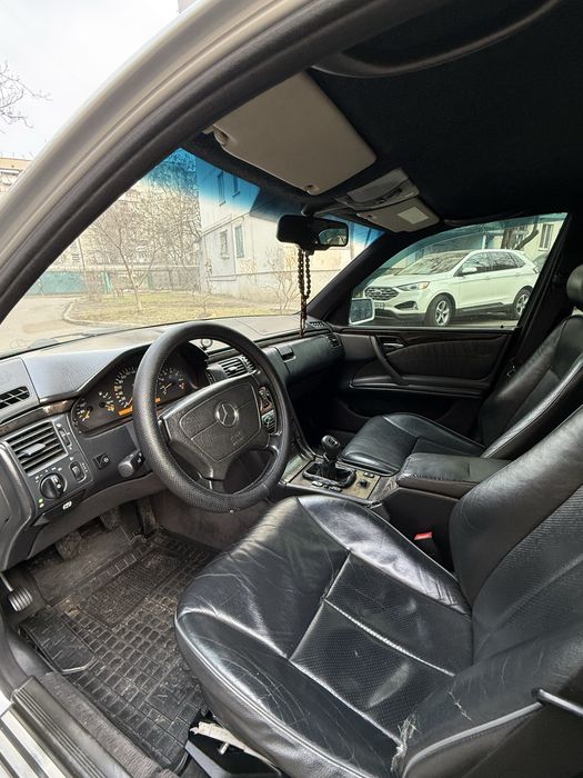 Mercedes-Benz E-Class 2010