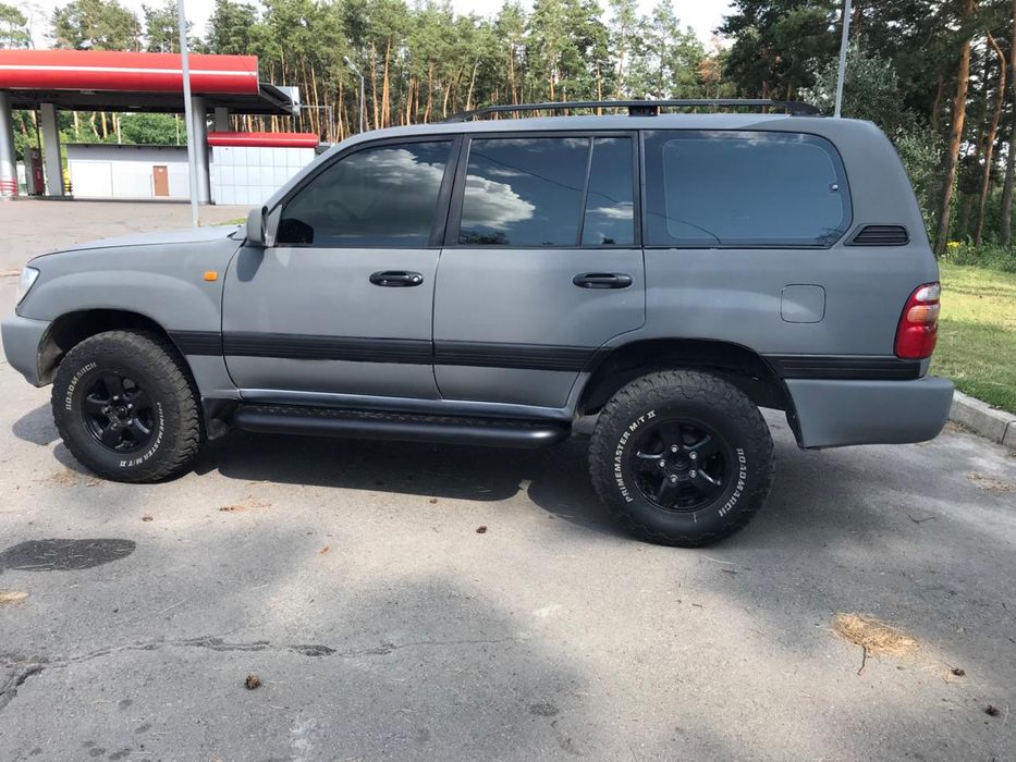 Toyota LandCruiser 100