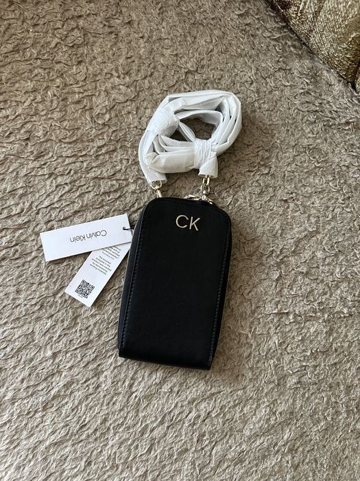 Женская кожаная сумка/мини сумочка для телефона Calvin Klein Re-Lock Phone Crossbody