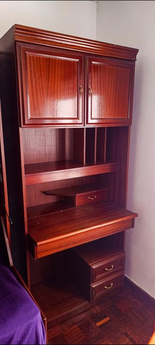 Secretária com arrumação