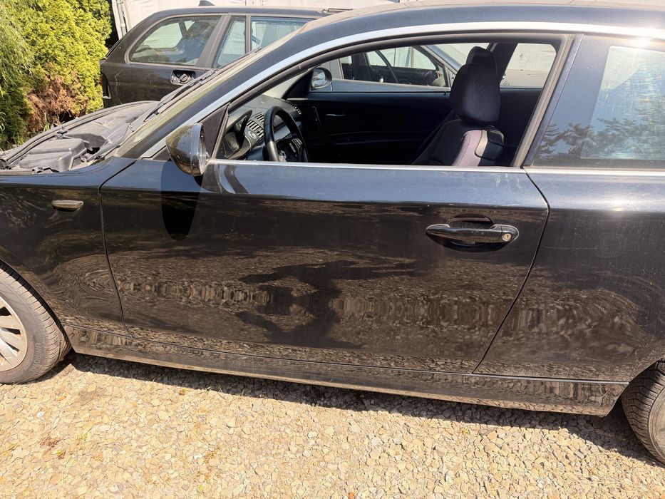 BMW E81 3 drzwi prawe lewe SCHWARZ 2 e81  lewa próg blotnik ćwiartka słupek lusterko dach