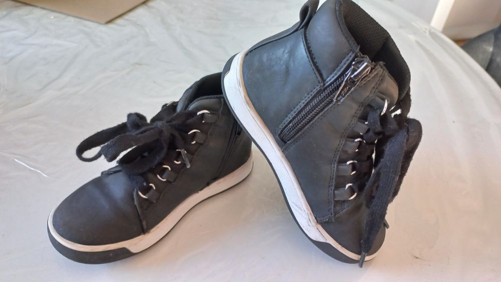 Buty trzewiki czarne sznurówki zamek Very uk 8 Eu 26