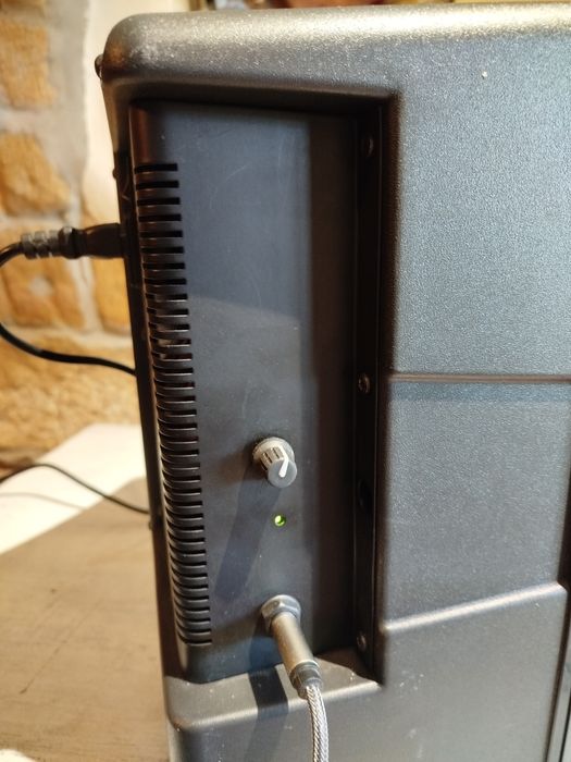 Aktywne kolumny estradowe Contact.