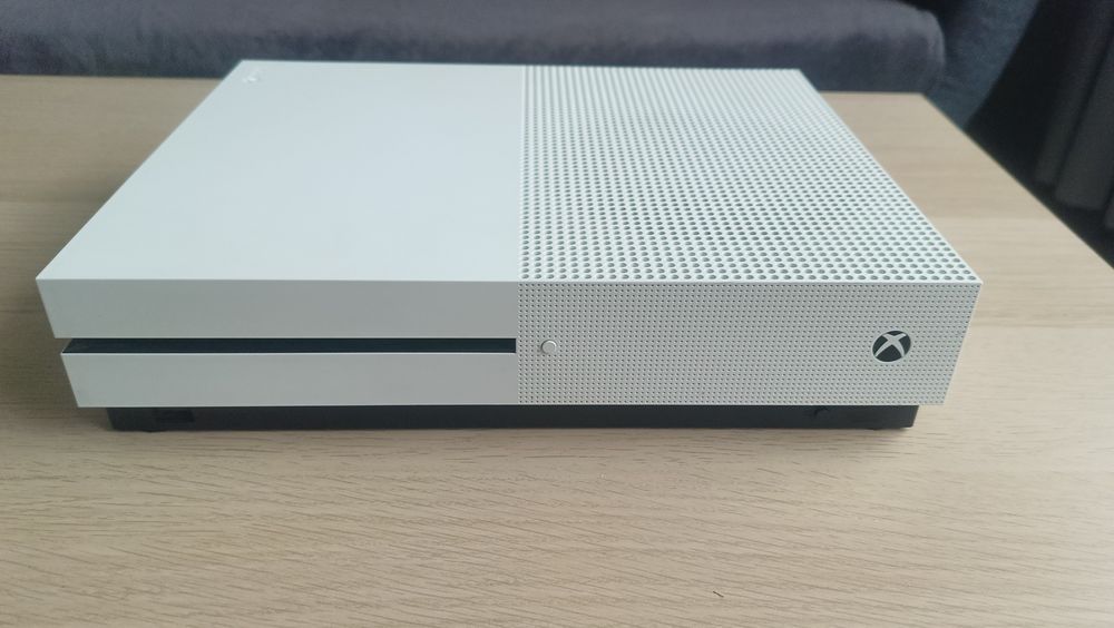 Xbox one s 500GB +6 gier