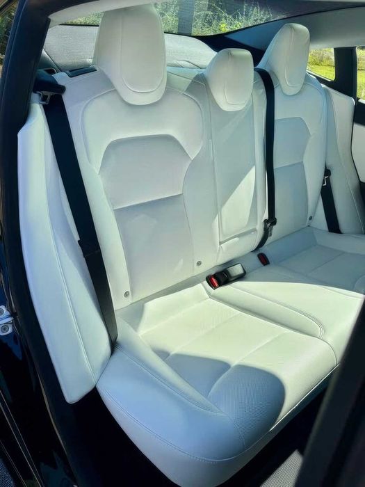 Tesla Model 3 Long Range      2025