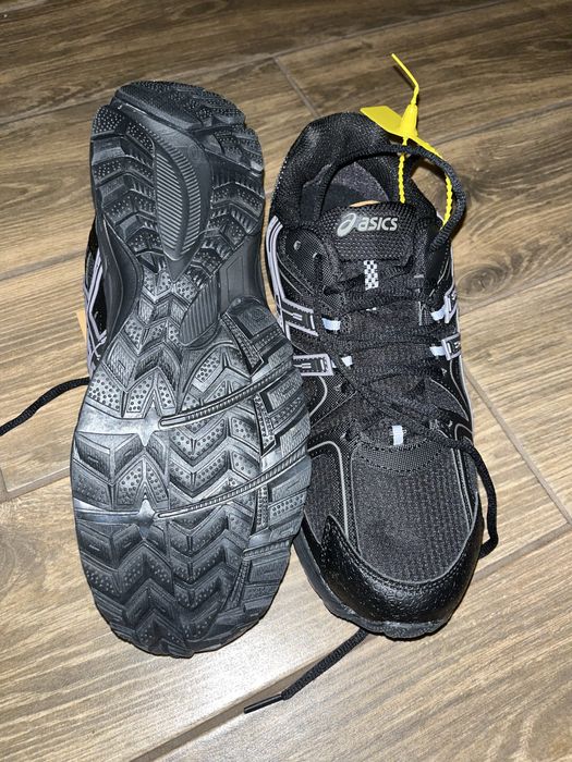 Продам кросівки Asics