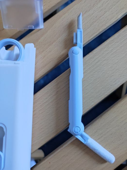 Універсальний набір 7 в 1 для чистки навушників AirPods, клавіатури та екрану + Подарунок