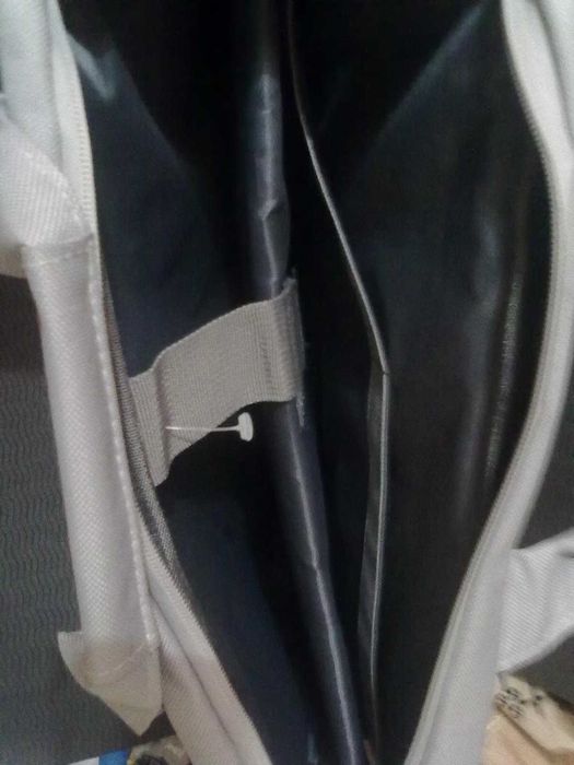 сумка под ноутбук из трех отделений новая бежево-серая