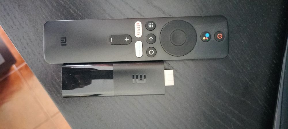 Tv LG e Pen stick Xiaomi