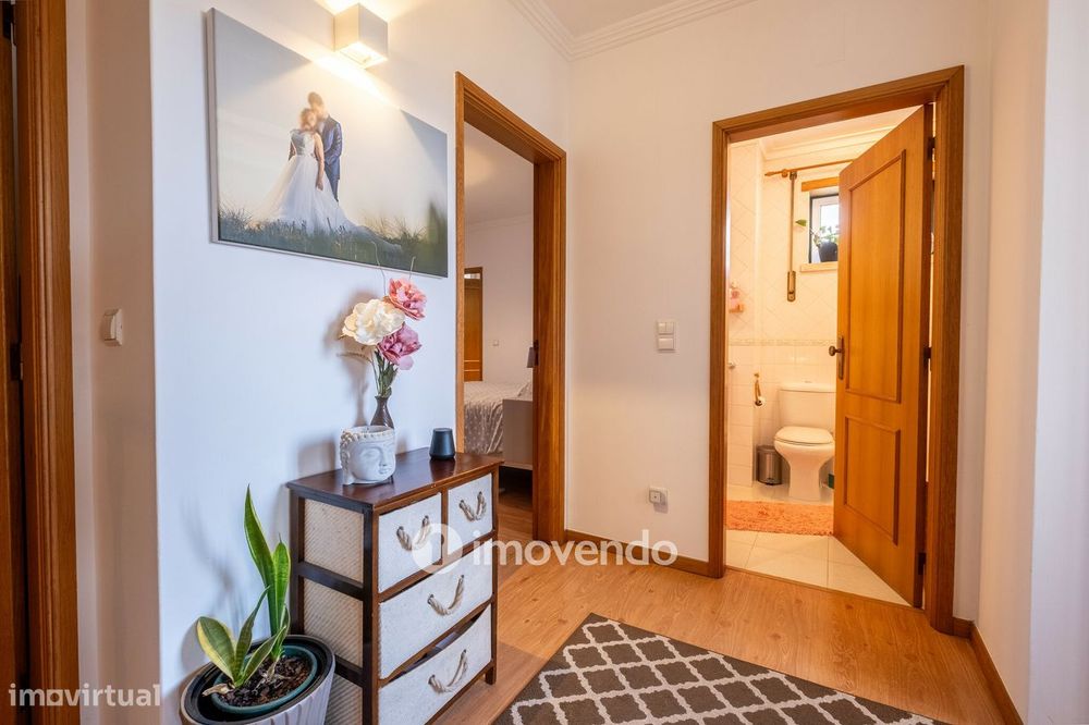 Moradia T3 mobilada e equipada, com garagem e jardim, na Mealhada