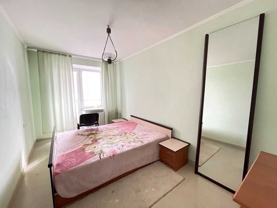 Продаю четырехкомнатную квартиру на Космонавтов. Евроремонт!