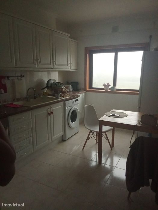 T1 com varanda, garagem e localização central