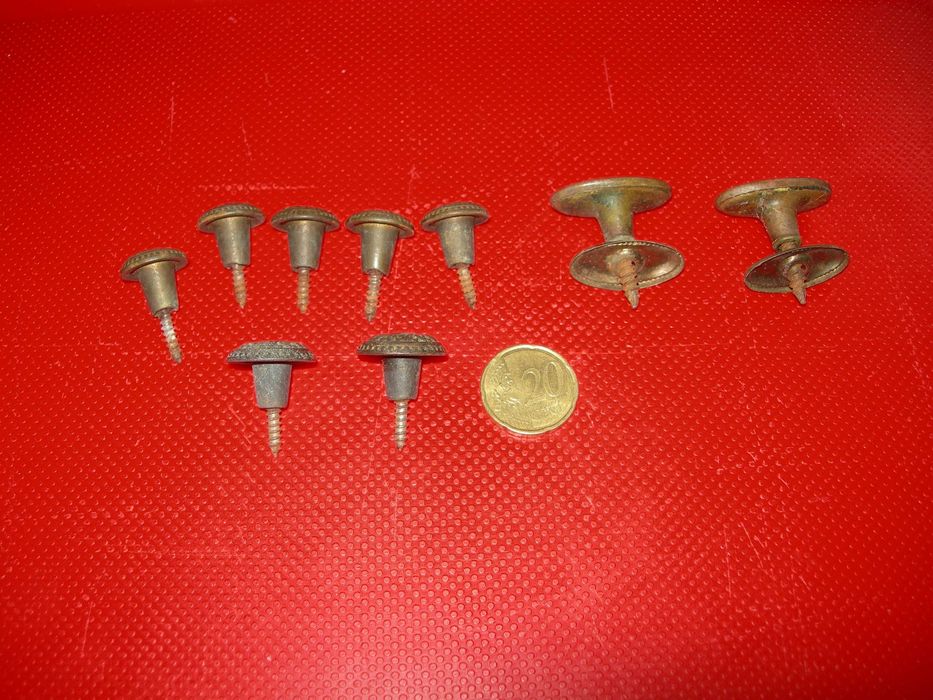 Puxadores antigos. Pequenos, metal amarelo.