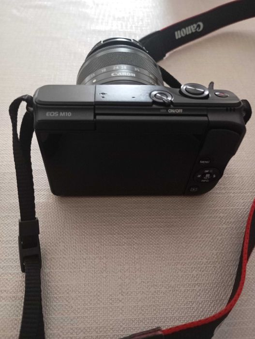 Máquina fotográfica Canon EOS M10