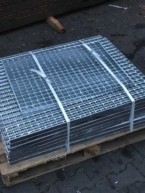 Kraty Krata pomostowe metalowe schody z płaskowniaka 30x2 1000x1000