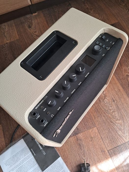 Fender Mustang LT25 Blonde комбік