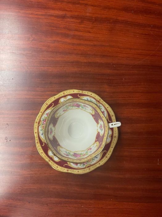 Chavena royal albert
