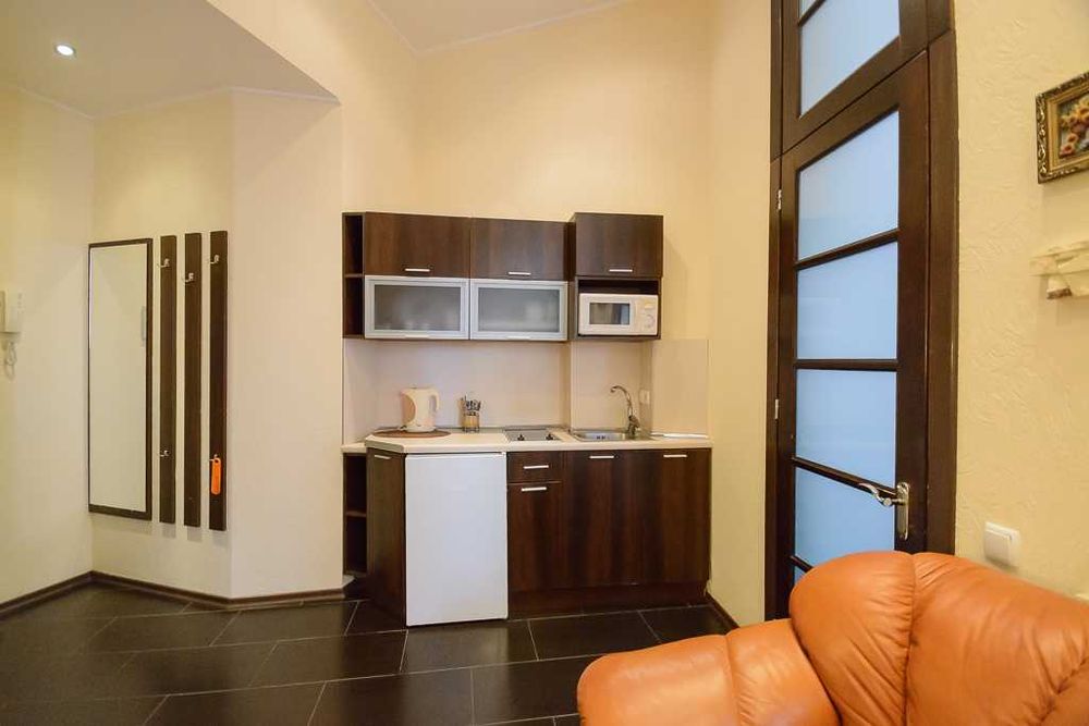 Подобово 1 к з балконом, Майдан Незалежності, центр