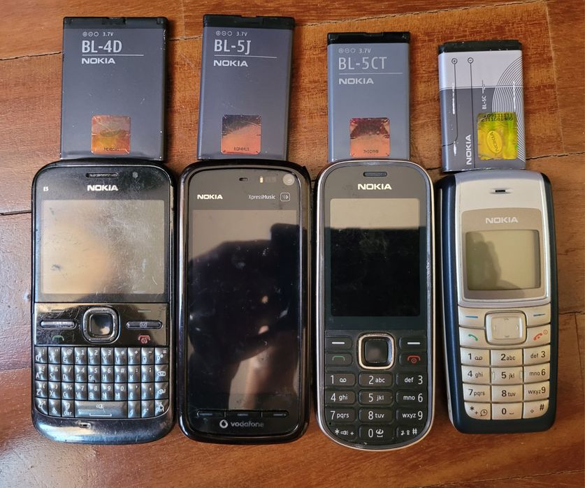 Telemóveis diversos