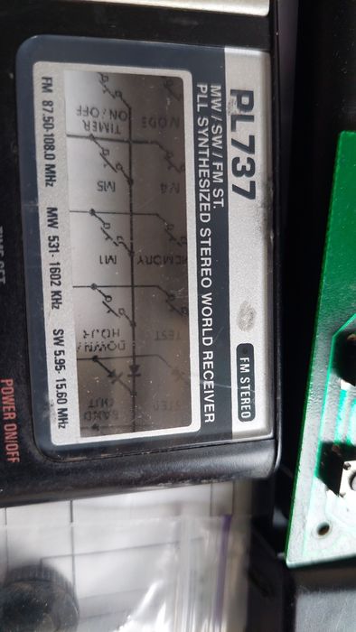 Радіоприймач фірми  TECSUN під ремонт.