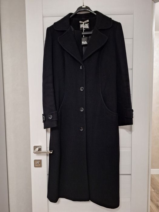 Пальто жіноче чорне 46 розмір