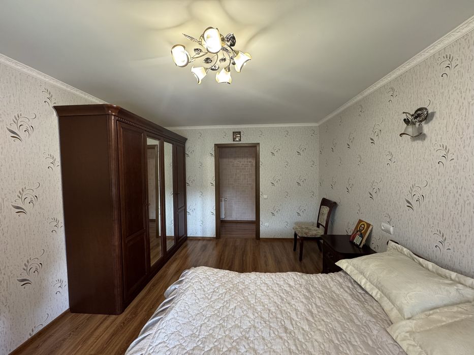 Продається гарний будинок 265м2 з ремонтом, село Дівички, 25 соток. Ексклюзив. Без %.