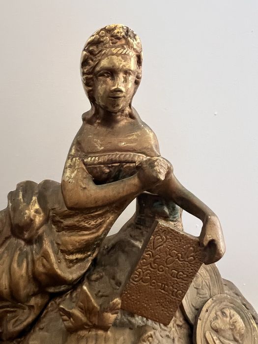 Antigo relogio solar bronze.