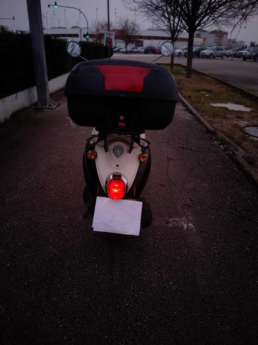 Scooter Sym Mio 50 cm3 Otimo estado.Muito económica.