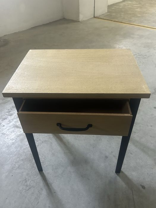 Mesinha de cabeceira