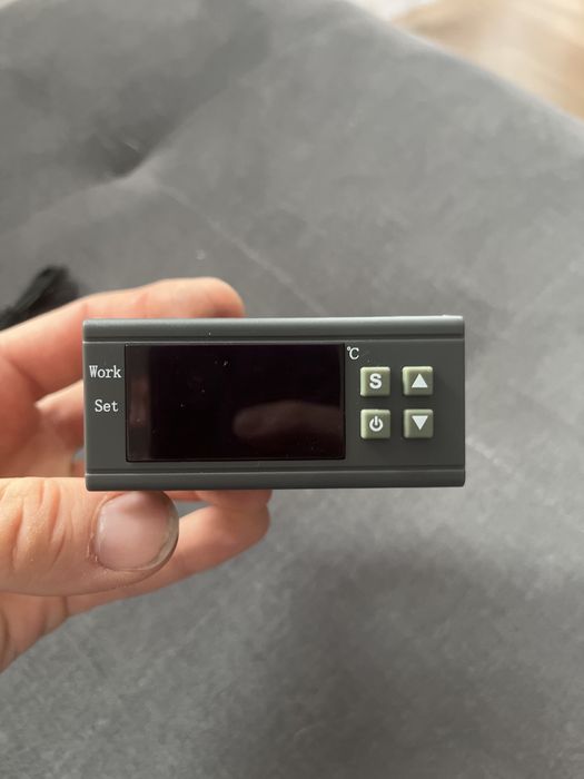 Nowy termometr z ekranem