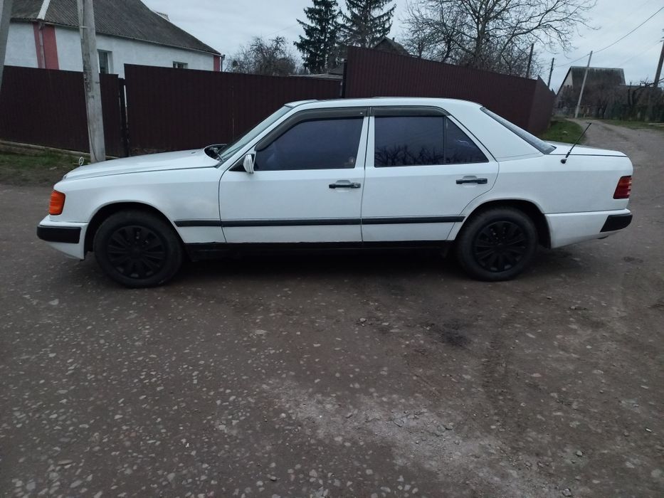 Mercedes-Benz E 124 260 (avtomat)