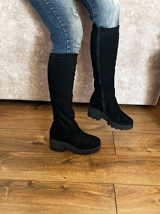 Продам зимові чоботи