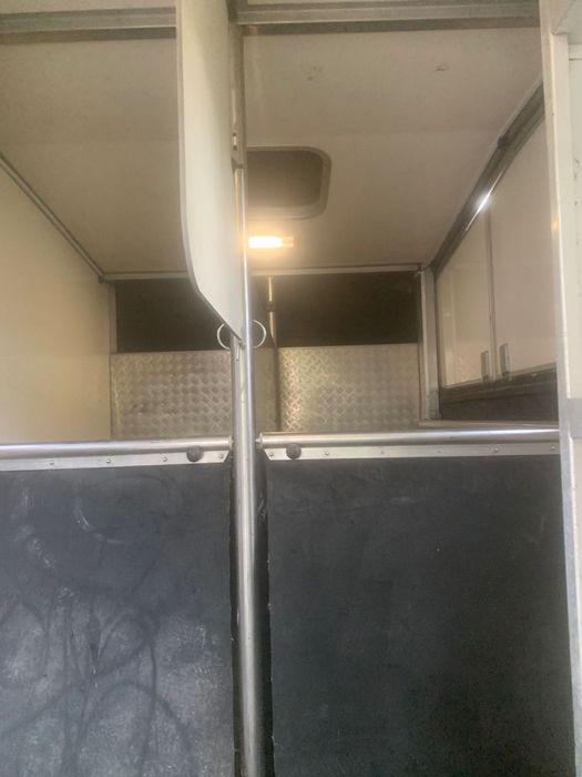 Carrinha de transporte de cavalos