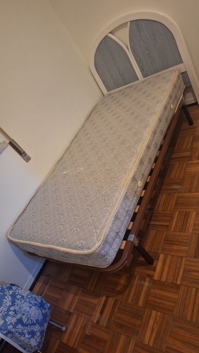 Colchao sommier e cabeceira