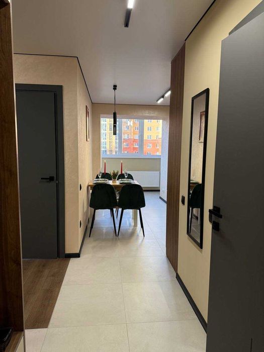 Пров.Тарнавського, сучасний ремонт. Кухня-студія + спальня.