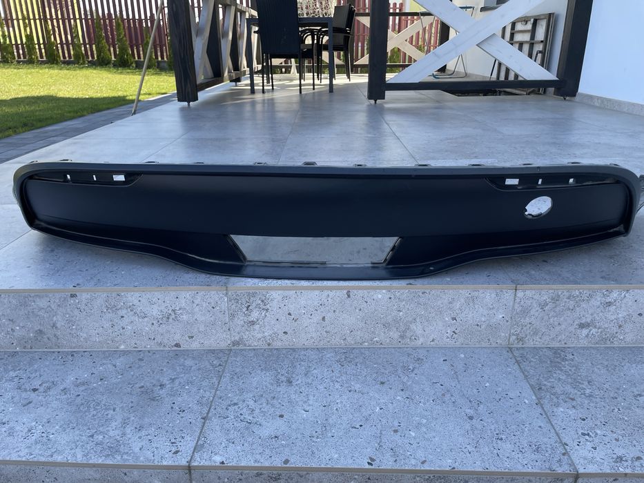 Нижня губа накладка заднього бампера Tesla Model Y