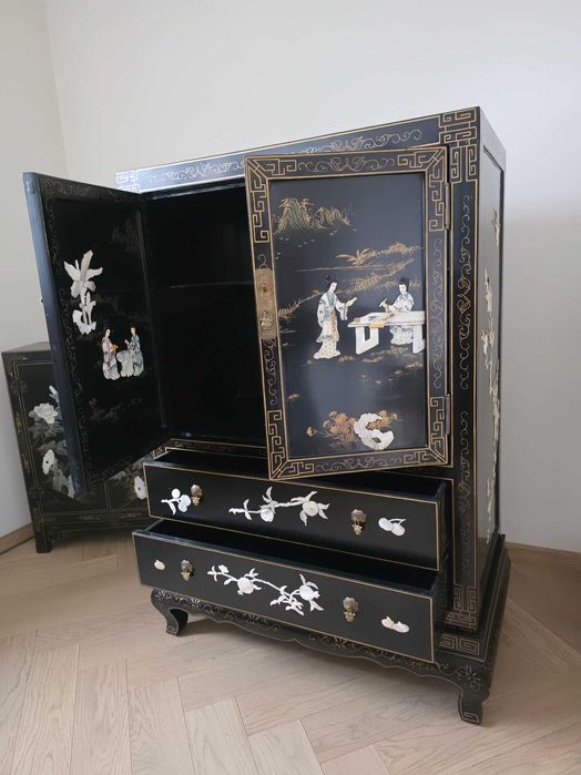 Ekskluzywna komoda chińska Chinoiserie - czarna laka i bogata inkrustacja masą perłową. Antyk.