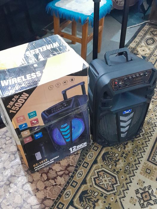 Продам блютуз колонку з мікрофоном