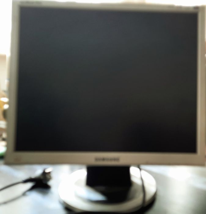 Монитор самсунг,видкомагнитофон,мини двд  бу