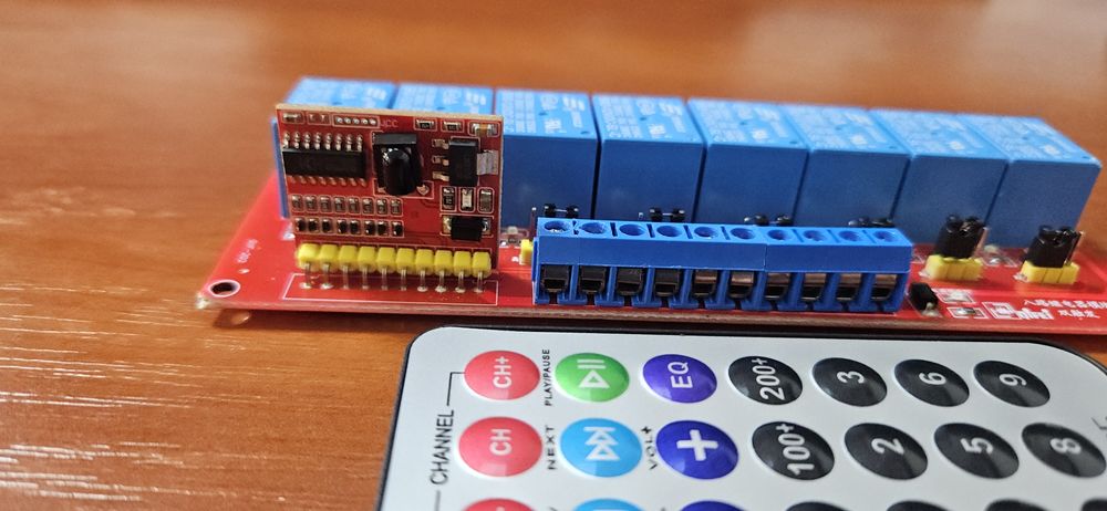 8ми канальное реле с управлением от пульта ДУ